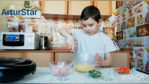 Омлет в Мультипекаре. Готовят дети.