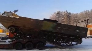 Плавающий гусеничный транспортёр ПТС-М