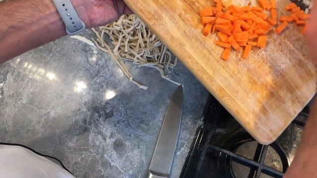 Ни в чем себе не отказываю на 100 рублей в день. Каша, куриный суп с яичной лапшой, батон. День 2. смотреть онлайн