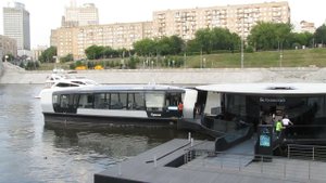 Электрический речной трамвай "Пресня" готовится к первой своей поездке #video