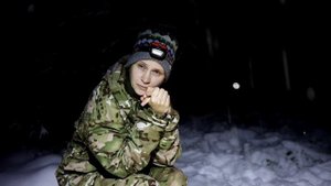 Охотничий домик в лесу. Идём с ночёвкой. Еда на костре в лесу. Добрые походы.
