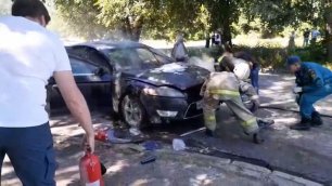 На улице Исаковского в Смоленске загорелся автомобиль