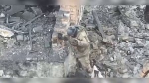 Наш боец в одиночку остановил штурм хохлов, закидав их гранатами а затем пленил тех, кто остался