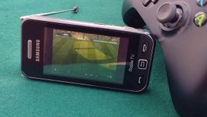 Телефон с аналоговым ТВ в качестве монитора для Xbox ONE.