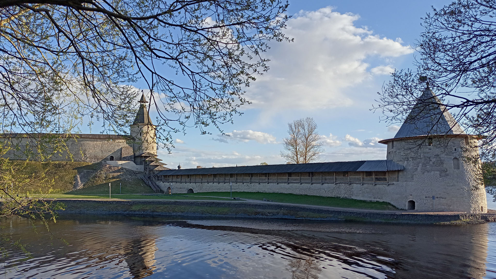 Экскурсия в город Псков. Псковский кремль. Троицкий собор. Набережная реки Великой смотреть онлайн