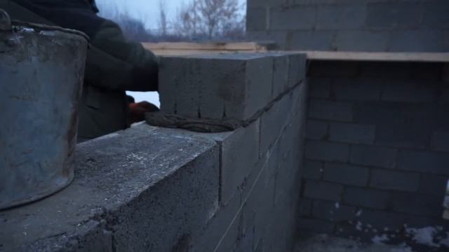 Кладка крупноформатного керамзитобетонного блока