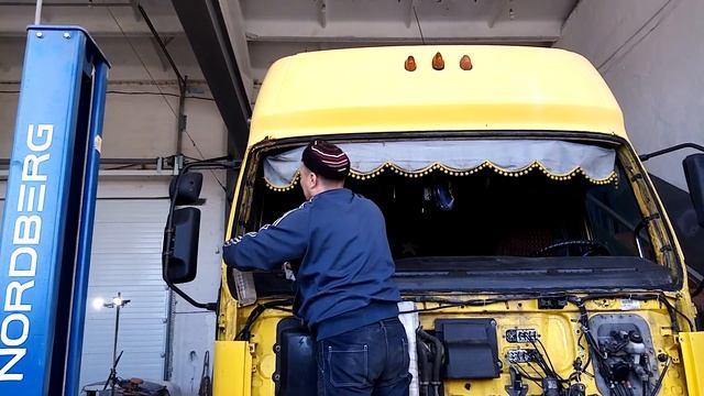 Рено Премиум. Порвали все струны, замена стекла