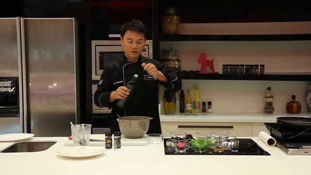 How to make " Tuna Avocado Tartare " with Cooking Guru Chef Ian Kittichai смотреть онлайн