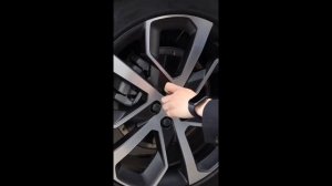 05 Lynk & Co  05 2020 Замена запасного колеса Объяснение использования домкрата