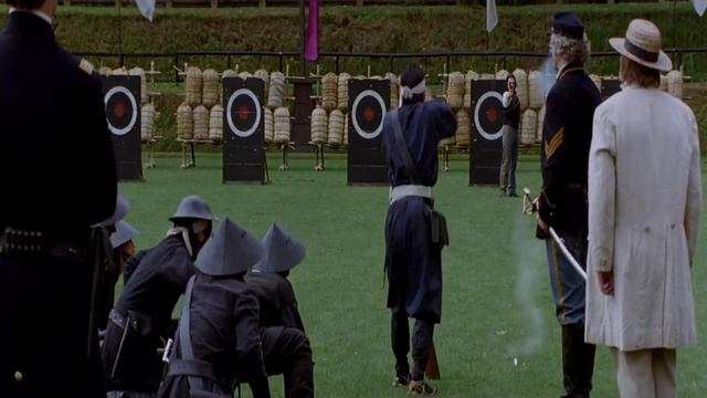 Скажите этому человеку пусть стреляет в меня. Если он не попадет то я убью его | Последний Самурай смотреть онлайн