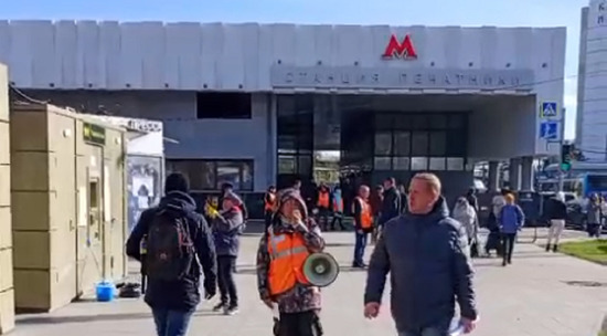 Станция метро "Печатники", где столкнулись поезда, закрыта