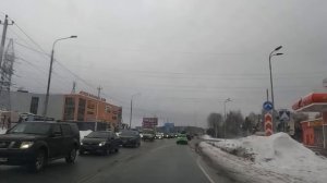 Стоя в пробке, врач-хирург услышала шум на заднем сиденье, а увидев в зеркале бродягу, оцепенела