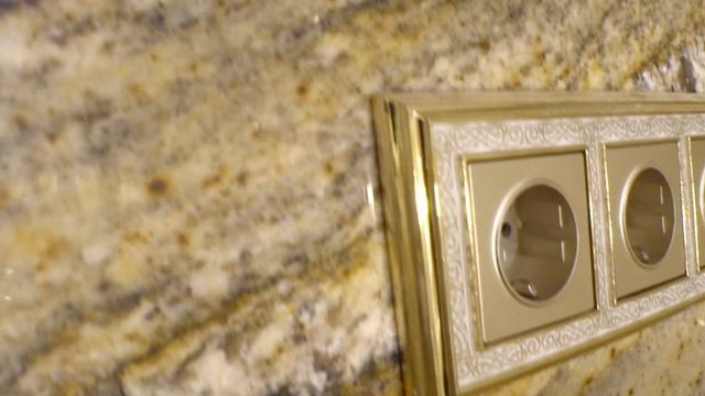 Остров . Кухня из жёлтого гранита . Облицовка ру смотреть онлайн