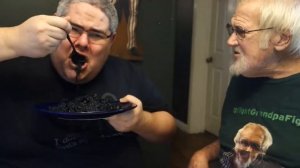 ХАЛЛОУИН ЗЛОЙ ДЕД ПРОБУЕТ СПАГЕТТИ ПРАНК!