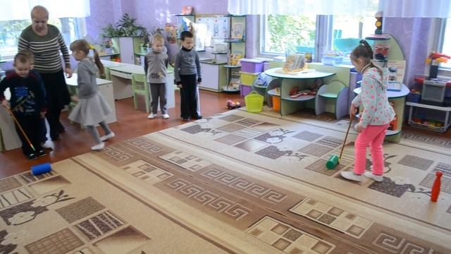 Подвижная игра Волшебные палочки с нетрадиционным оборудованием.mp4 смотреть онлайн