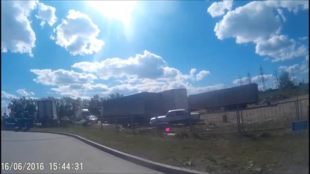 Хамское поведение водителя авто на завправке смотреть онлайн