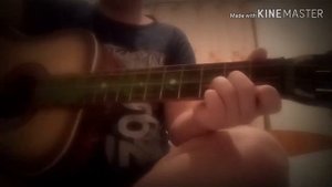 Разбор песни на гитаре "Ты одна стоишь у клён"