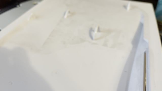Простая очистка корпуса PlayStation 5, с помощью баллона со сжатым воздухом