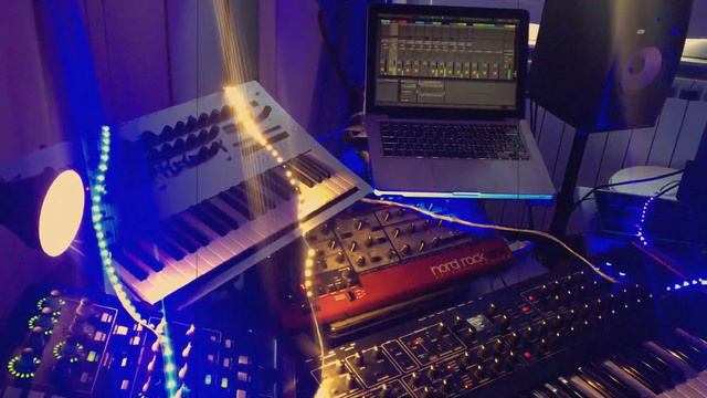 Stranger Things Theme (Swoosh 'eleven' Re-Synth) смотреть онлайн