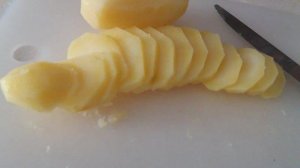 Запеченные куриные бёдрышки с картофелем