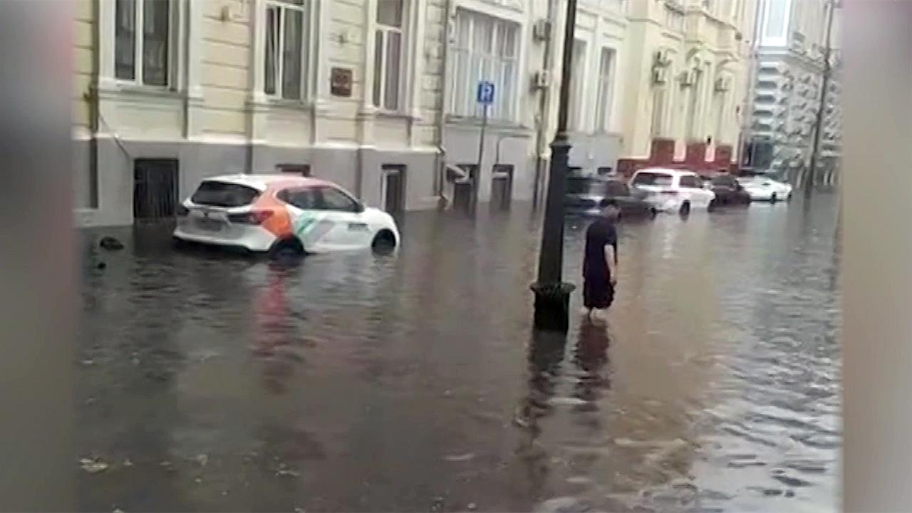 Ожидается ли дождь в москве. Ливень в Москве. Дождь в Москве. Ливневые дожди. Сегодняшний ливень в Москве.