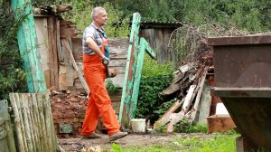 Тяжелая жизнь в глухой деревне. Семья купила заброшенный дом