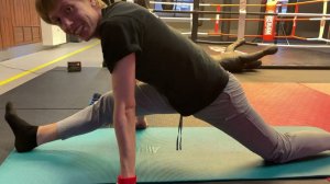 как сесть на шпагат. мужской шпагат в домашних условиях.