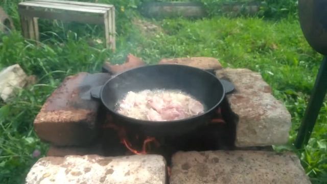 Жаркое с курицей в казане.