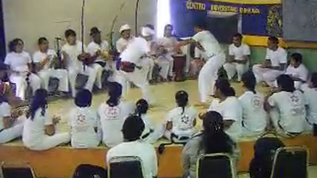 Grupo Cativeiro capoeira Edo de Mex (Jogo Monitor Pé de Pano e Estagiario gato) смотреть онлайн
