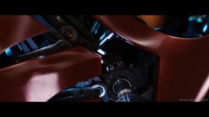 Тони Старк надевает костюм железного человека Mark 3 Железный человек 2008