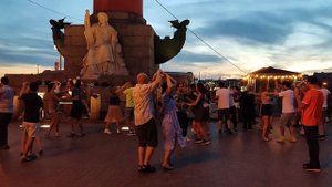 Вечерние танцы на улице Питера#хорошее настроение#люди отдыхают#