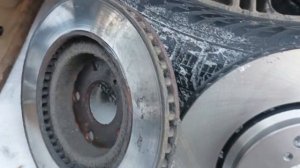 Замена передних тормозных дисков и тормозных колодок на TOYOTA RAV4 4 поколения