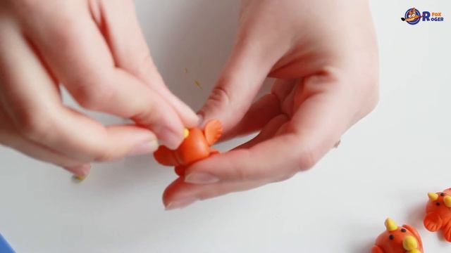 Лепим птичку из пластилина. Видео для детей. Fox Roger смотреть онлайн