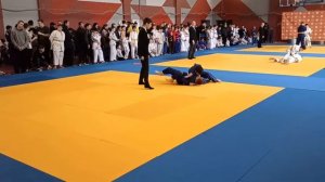 Классика дзюдо - бросок и удержание!