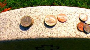 Если вы увидели на могиле монеты – ни за что не прикасайтесь к ним!