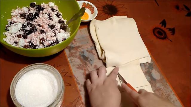 Слойки с творогом и вишней смотреть онлайн