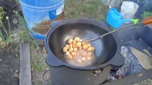 пельмени,в казане.