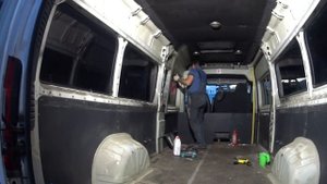 День  2. Разбираем обшивку салона Пежо Боксер. Автодом своими руками.