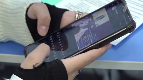В российских школах запретят использование мобильных телефонов и гаджетов во время занятий