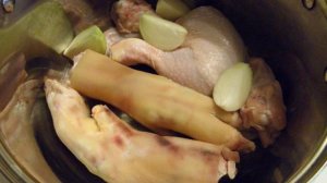 Холодец из куриных и свиных ножек