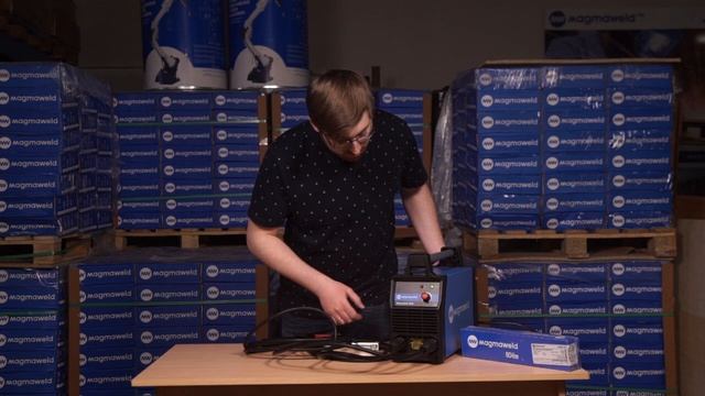Распаковка ручного сварочного аппарата Magmaweld Monostick 200i и 180i смотреть онлайн