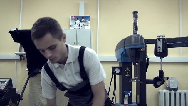 Ремонт прокола шины с помощью установки жгута