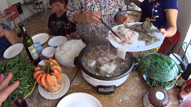 Готовим вьетнамский суп Лау с морепродуктами
