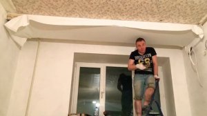 Тканевый потолок. Натягивает ткань. Таймлапс натяжки.