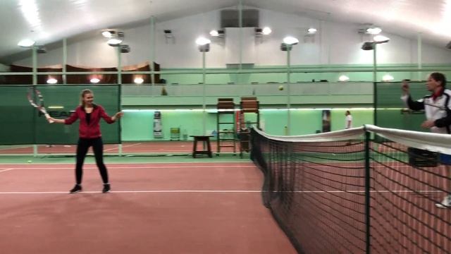 Первая тренировка Алины по теннису. 12.01.19 смотреть онлайн
