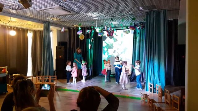 Танец для мам - младшая группа мини-клуба смотреть онлайн