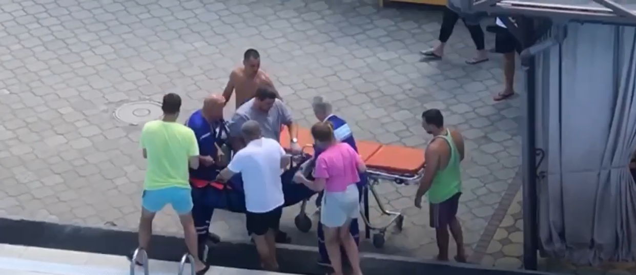Что произошло на дне рождения. Утонул ребенок в бассейне 2022 в Анапе. 4 Летний мальчик захлебнулся в бассейне в Анапе. Анапа блоггер.