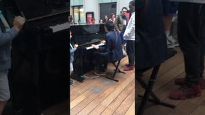Vincent Vinel au piano à St Lazare Paris