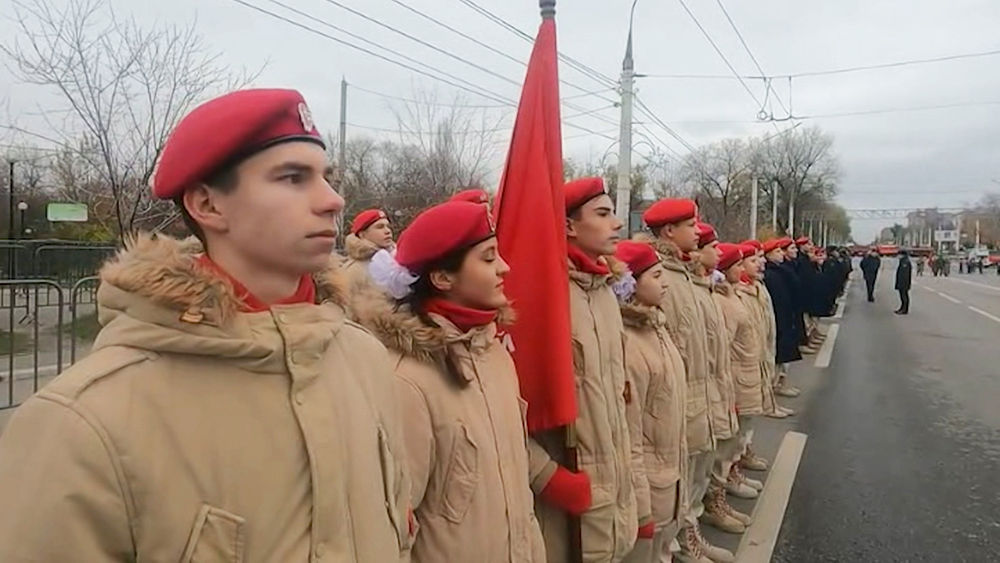 Парад памяти 7 ноября 2022 самара. Мальчики юнармия на параде. Куйбышев парад 1941 года. Парад памяти 2020 самара. Парад в куйбышеве 2024.