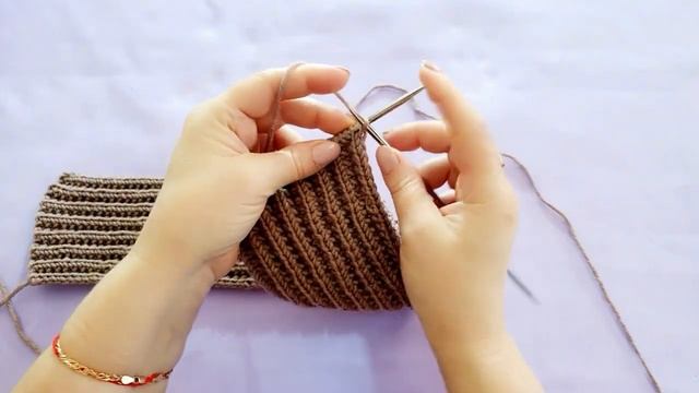 Очень удобная головная повязка. Спицами. смотреть онлайн